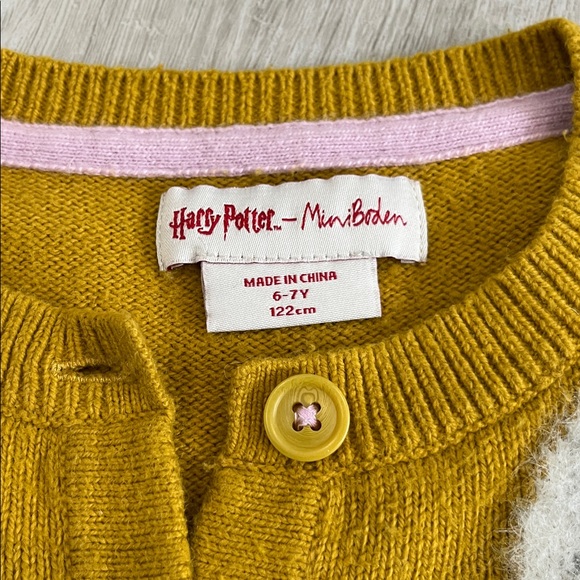 Mini Boden Harry Potter Hedwig Button Cardigan Yellow Faux Fur Feathers Sz 6-7 Y - Picture 6 of 13